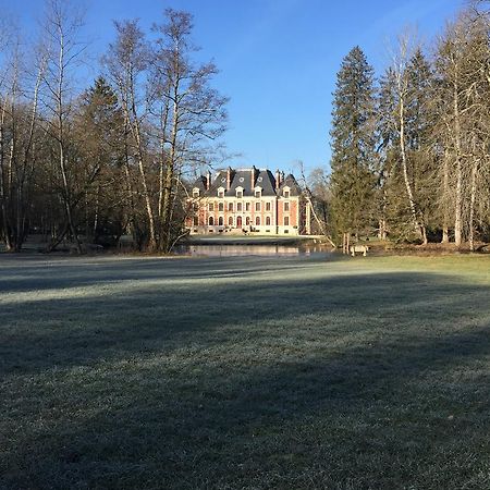 Chateau Du Breuil Acomodação com café da manhã Gevrolles Exterior foto