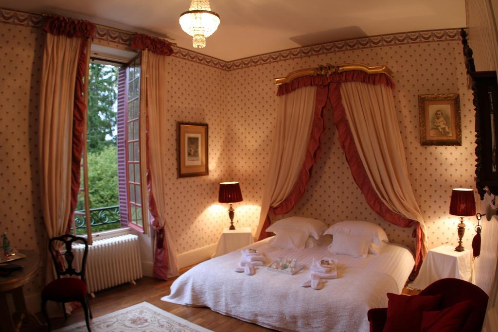 Chateau Du Breuil Acomodação com café da manhã Gevrolles Quarto foto