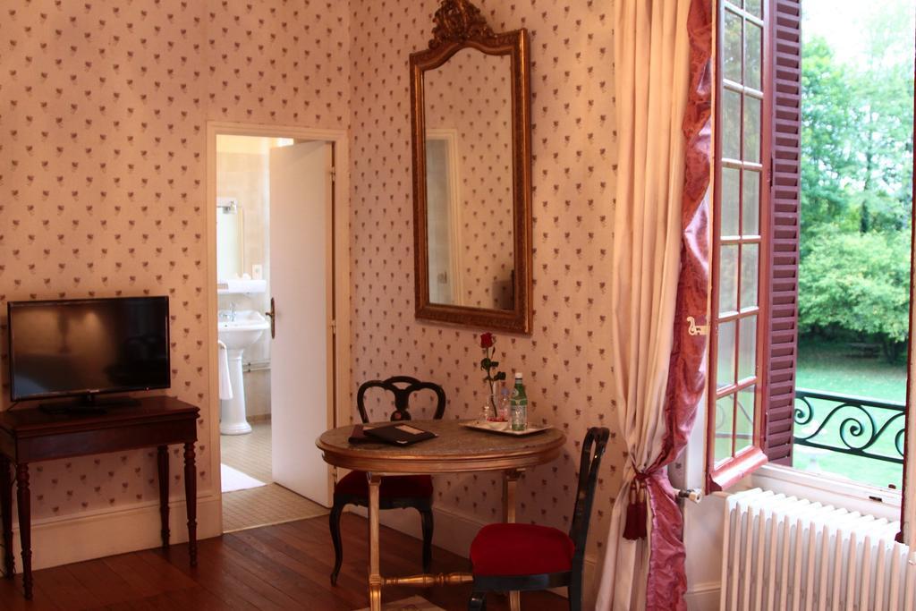 Chateau Du Breuil Acomodação com café da manhã Gevrolles Quarto foto