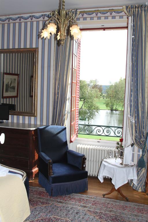 Chateau Du Breuil Acomodação com café da manhã Gevrolles Quarto foto