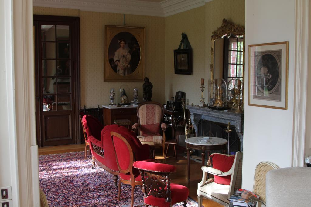 Chateau Du Breuil Acomodação com café da manhã Gevrolles Exterior foto